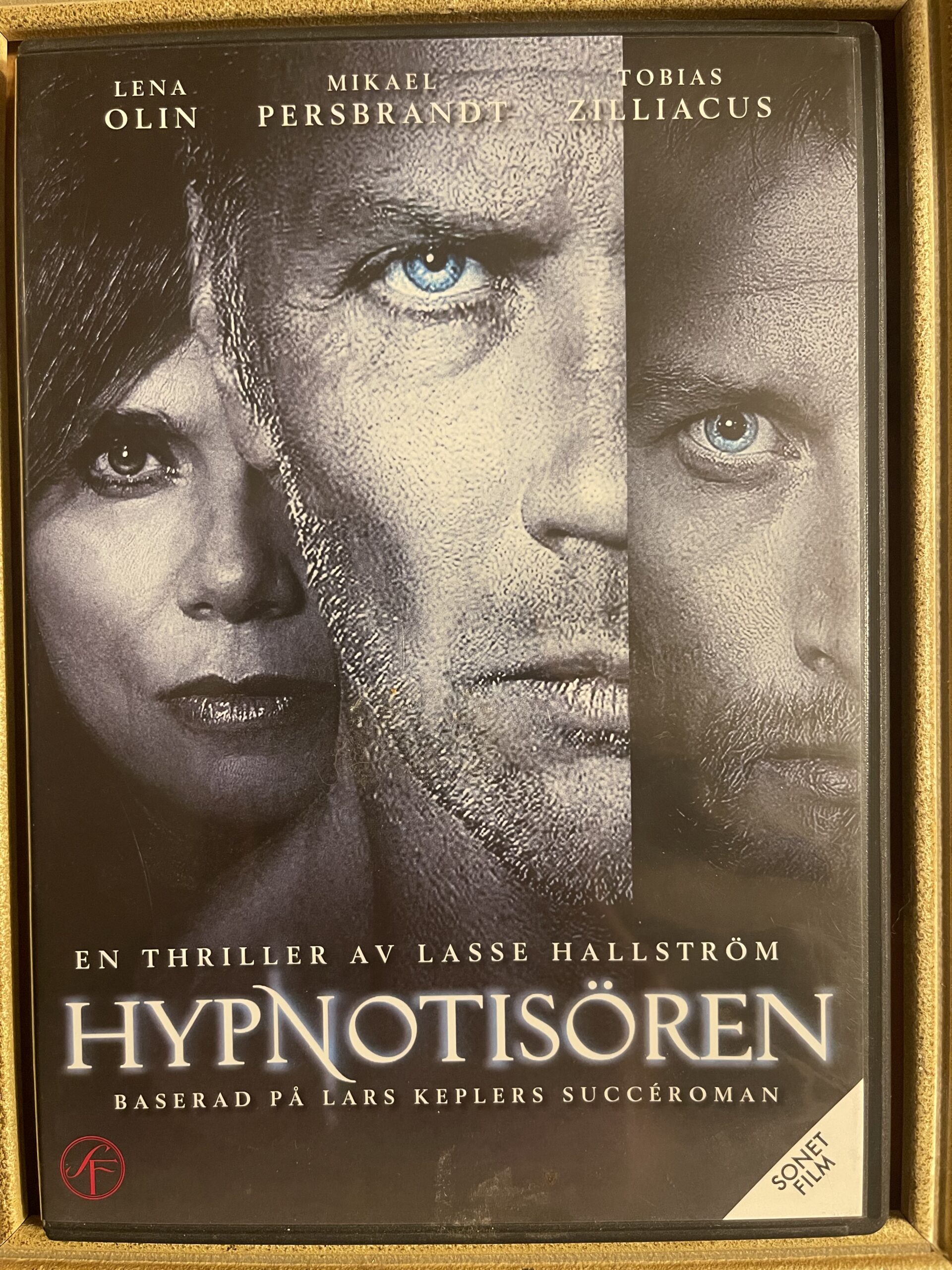 HYPNOTISÖREN (2012)