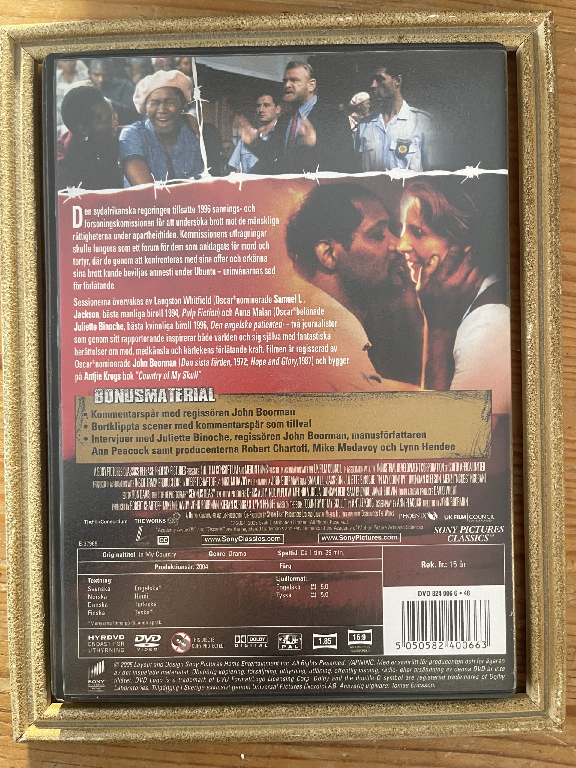 IN MY COUNTRY (2004) - Bild 2