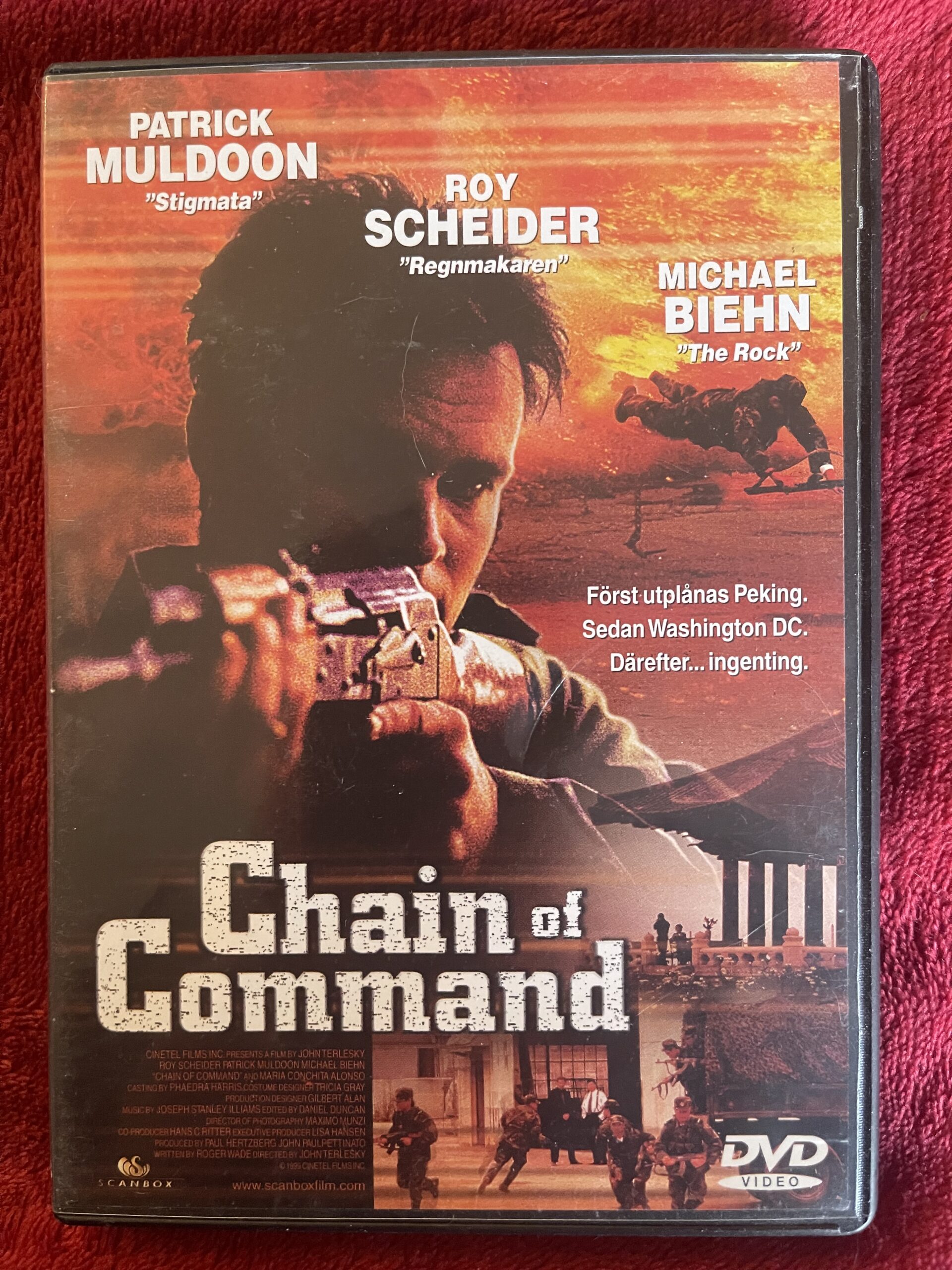 CHAIN OF COMMAND (2000)