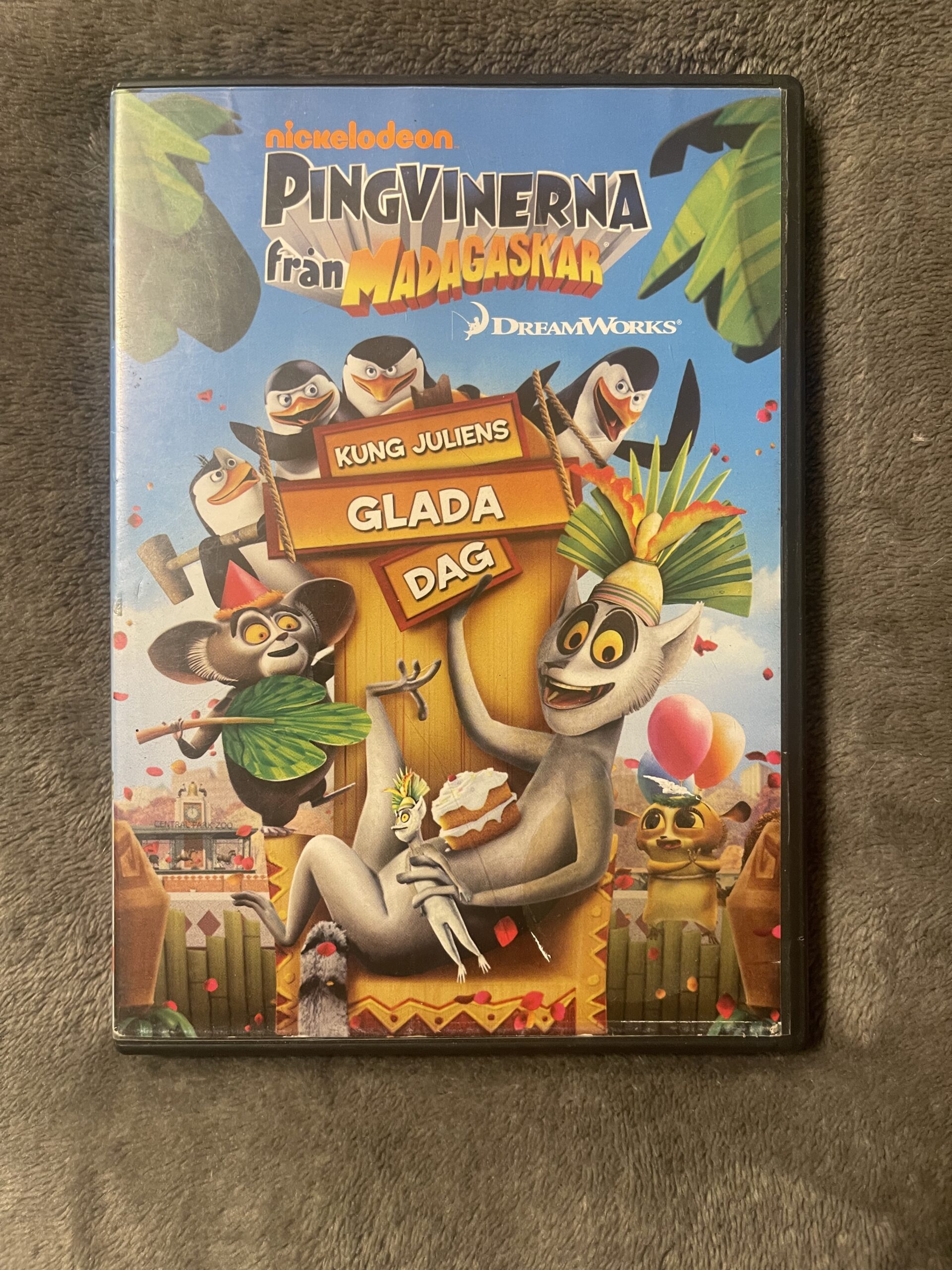 Pingvinerna från Madagaskar: Kung Juliens Glada Dag – Animerad Komedi/Äventyr – DVD – 2010 – Svensk utgåva (Region 2)