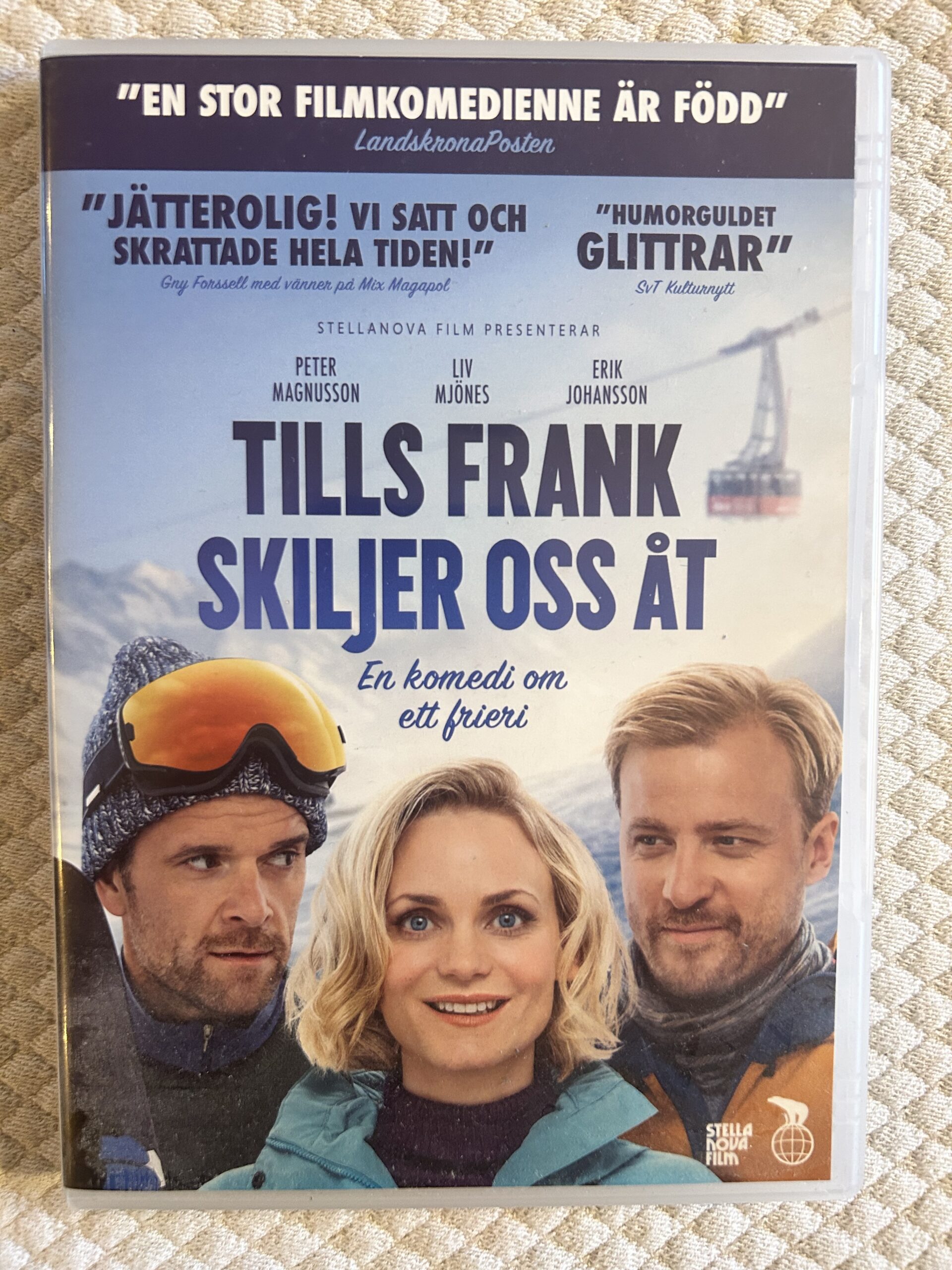 Tills Frank Skiljer Oss Åt (2019) Komedi DVD Region 2 PAL – Peter Magnusson & Liv Mjönes